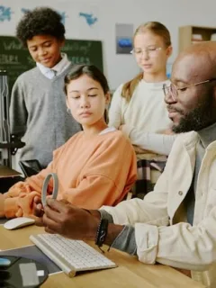 Tech Skills Gap: Effective Training Programs for US Workers - Cover Image
